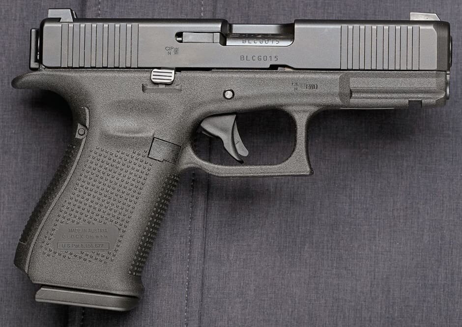 Пистолет Glock 46.