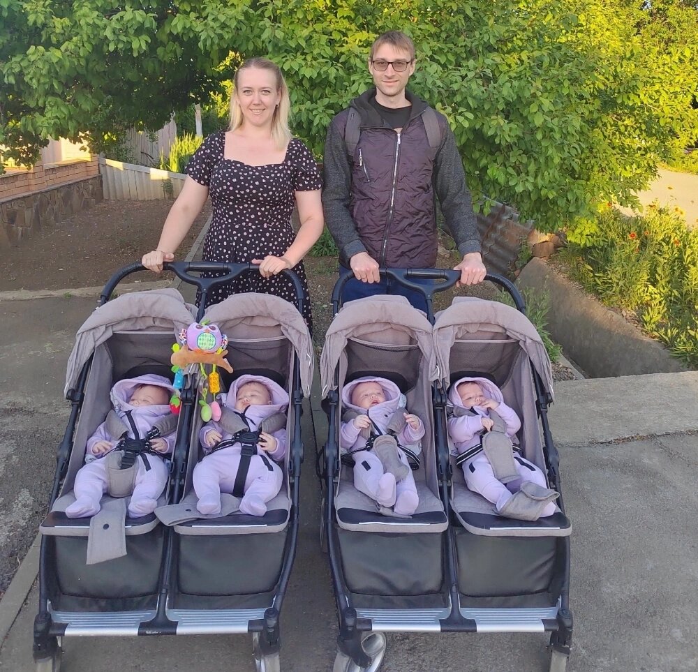    Семья Гордиенко на прогулке. Фото: Из личного архивa/ Алёна Гордиенко.