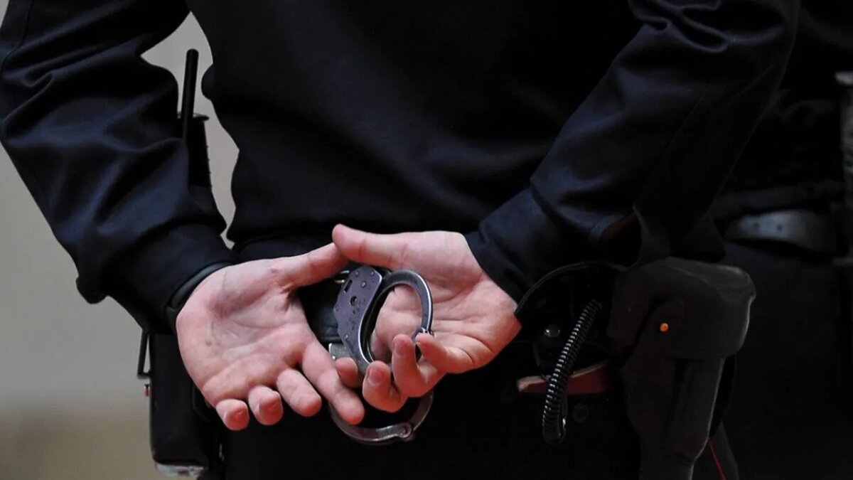    Сотрудник полиции.