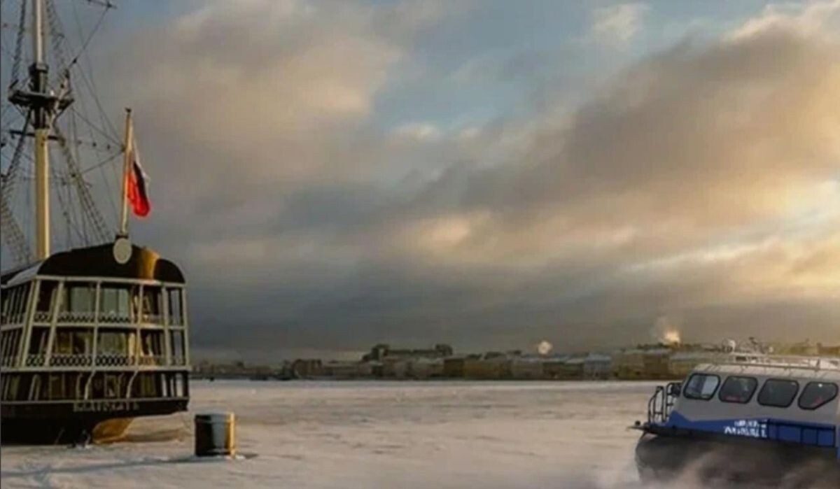     Судно на воздушной подушке. Источник: Kp.ru Автор фото: Пресс-служба "Невы Трэвл"