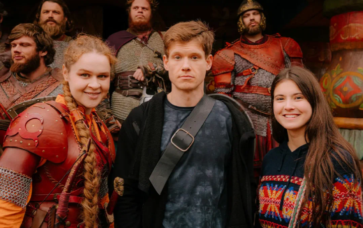 Сериал показали по каналу Россия-1 специально перед Новым годом.