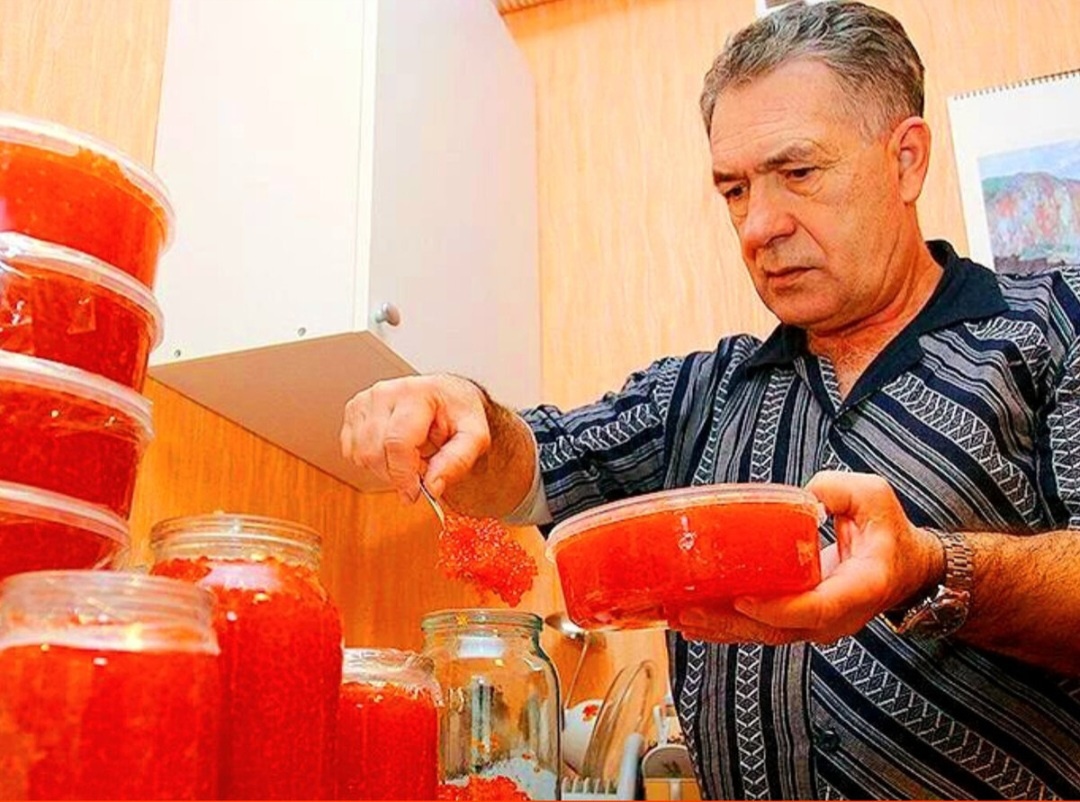 По силам ли пенсионерам покупка красной икры?