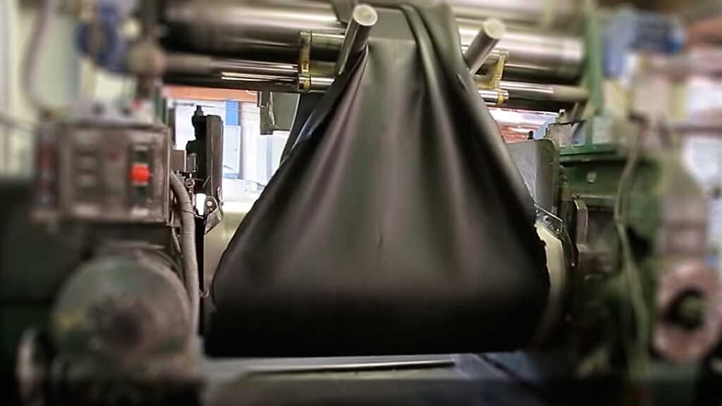 Резиновая смесь на вальцах