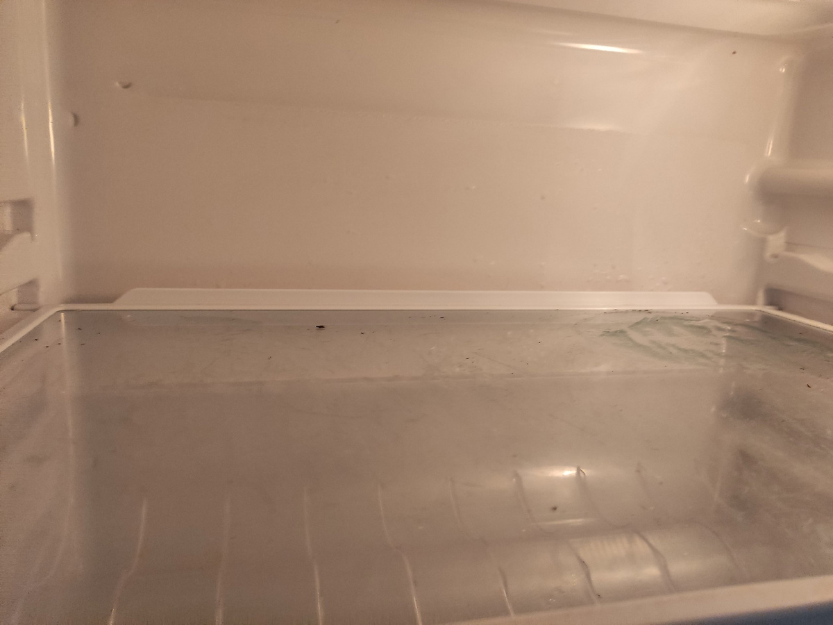 Полка холодильника до применения пены