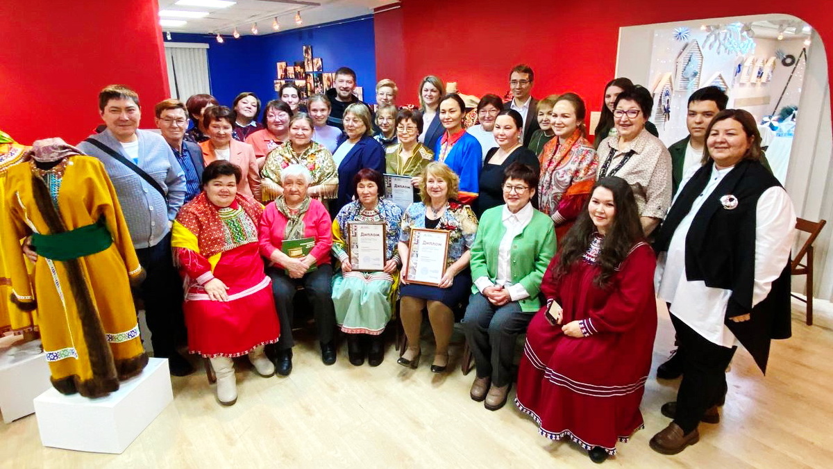    Югорских мастериц художественных промыслов наградили Премией губернатора