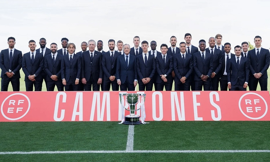    «Реал» получил чемпионский кубок на клубной базе. Фото: ФК «Реал»