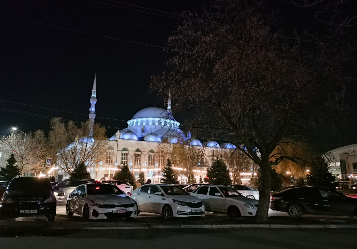 Фото автора: Джума-мечеть Махачкалы с ночной подсветкой (Дагестан, январь 2024) 