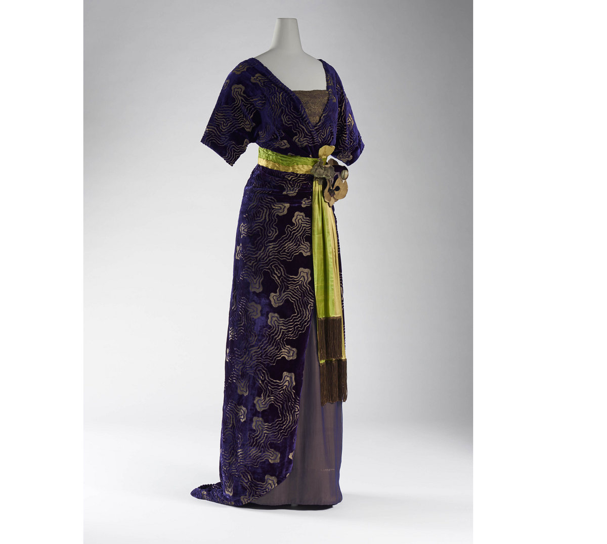 Вечернее платье от Люсиль, ок. 1910. (с) Из коллекции Института костюма Киото