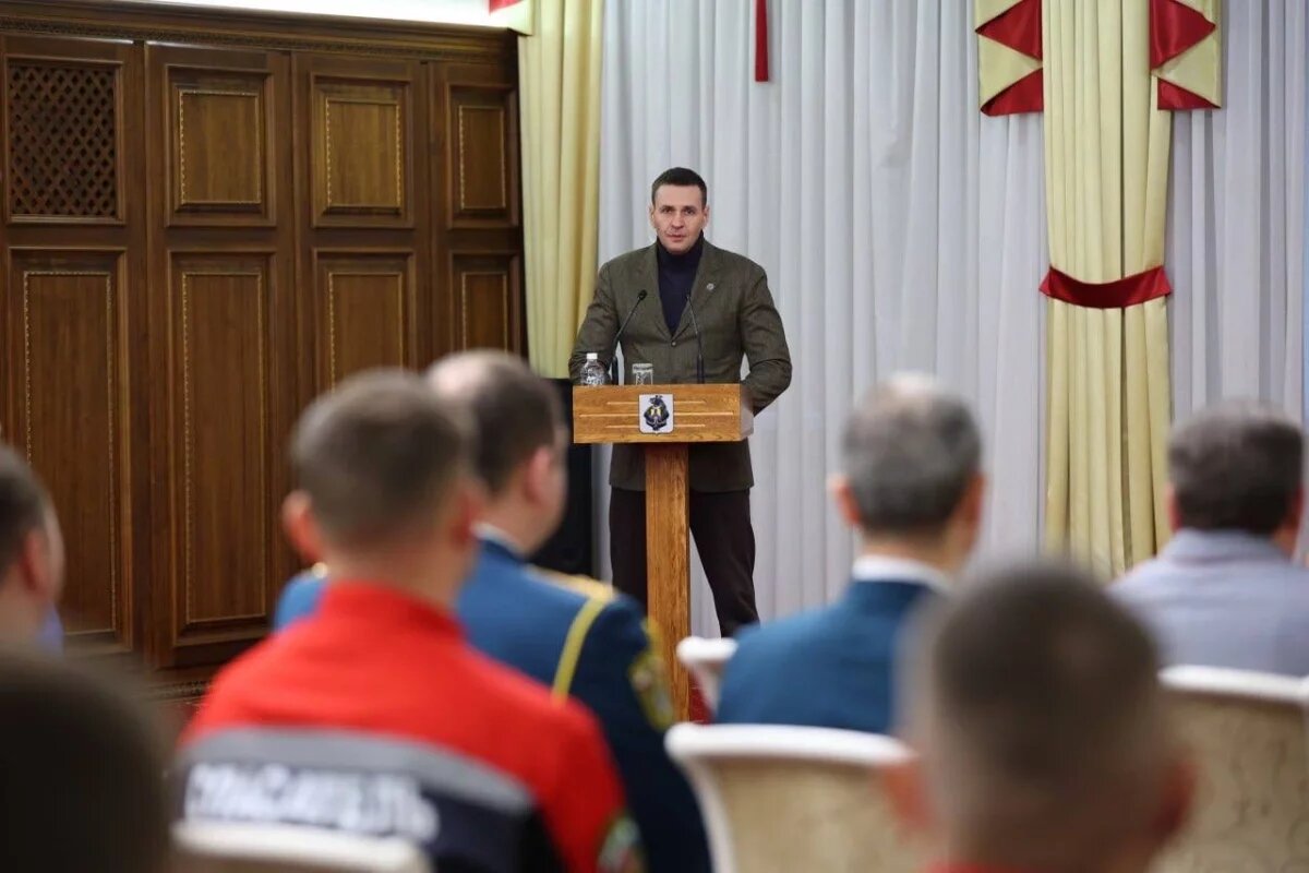    Демешин поздравил хабаровских спасателей МЧС и наградил лучших в профессии