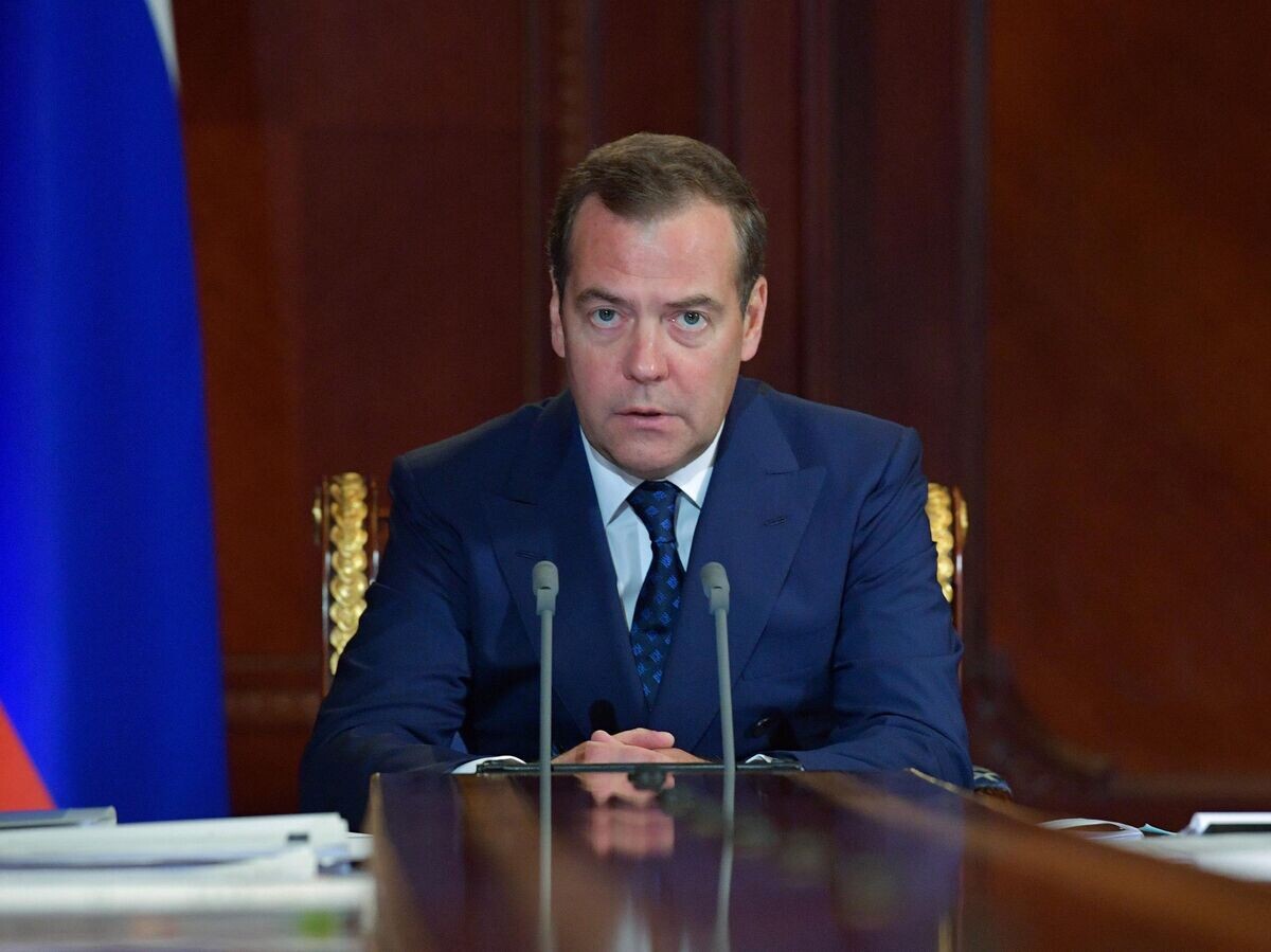    Председатель правительства РФ Дмитрий Медведев проводит совещание по вопросу реформирования системы компенсационных выплат по уходу за ребенком© РИА Новости / Александр Астафьев