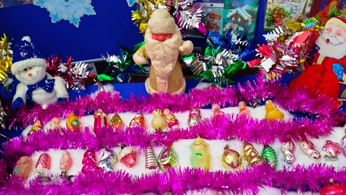    В Нижневартовском районе организовали выставку новогодних игрушек