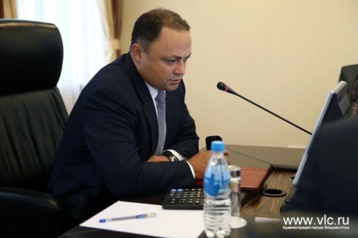    Пушкарёв сперва сменил костюм чиновника на арестантскую робу, а затем - на камуфляж военного.