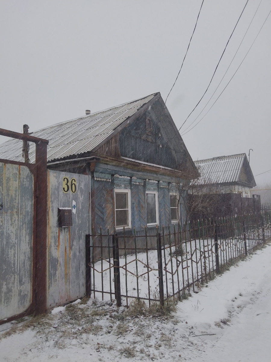 Я благодарю свой старый дом за тепло и мудрость, которые он дарил мне все эти годы.