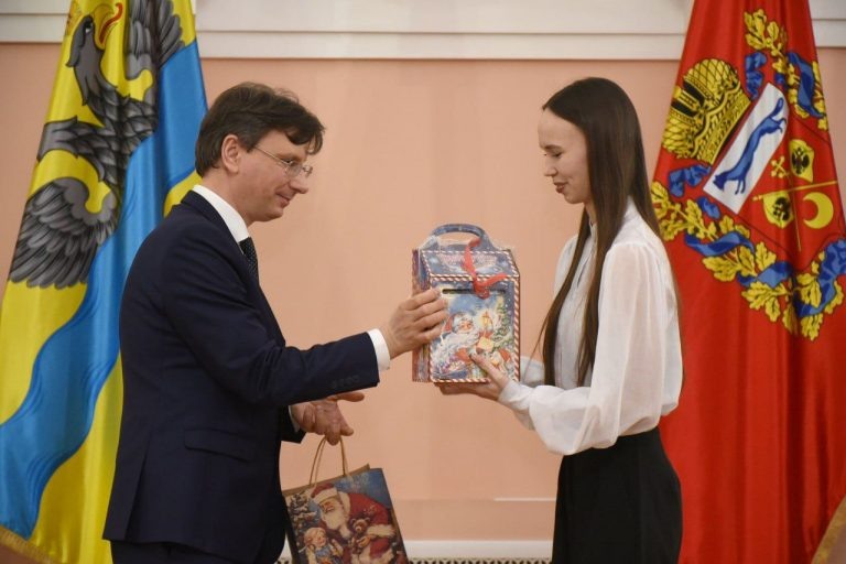    В Оренбурге наградили лучших учащихся города Оренбуржье