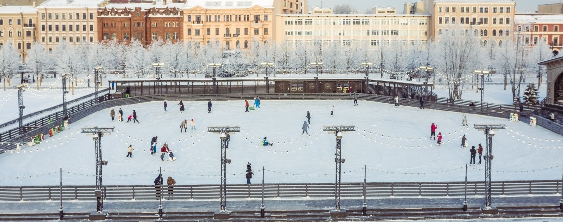 Фото взяты с сайта https://www.newhollandsp.ru/rink/