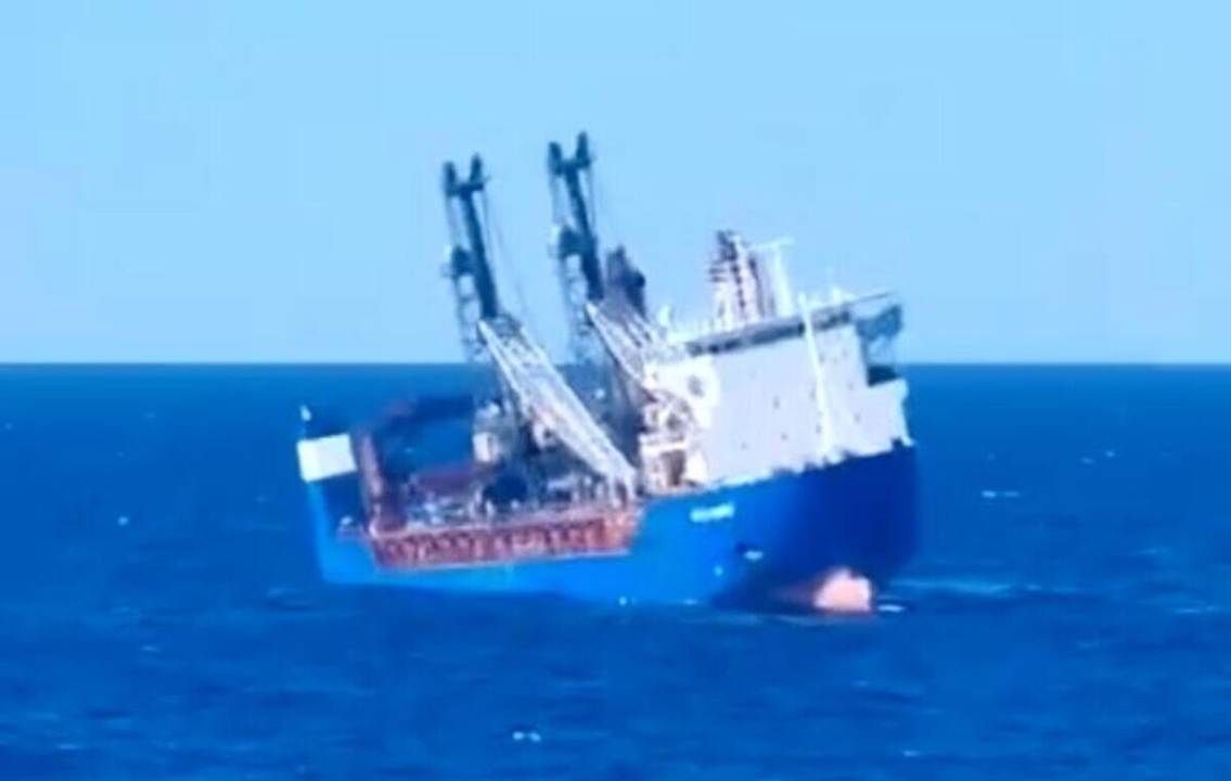    Тонущий в Средиземном море экипаж судна «Урса Майор» спасли испанские моряки