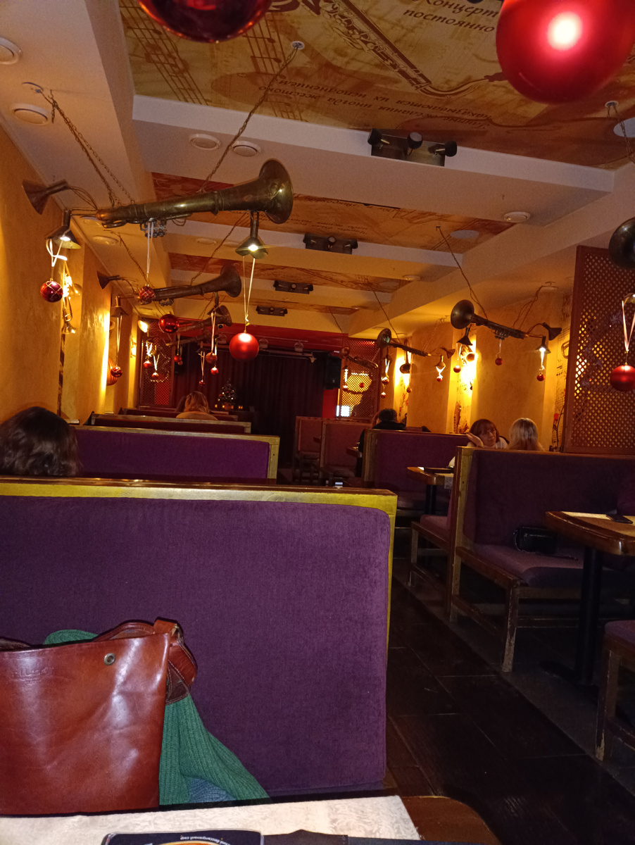 Новогодняя атмосфера в кафе