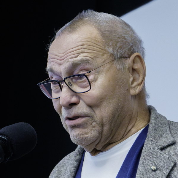     Сергей Дебижев и «Смотри на меня!» получил премию Гильдии киноведов и кинокритиков