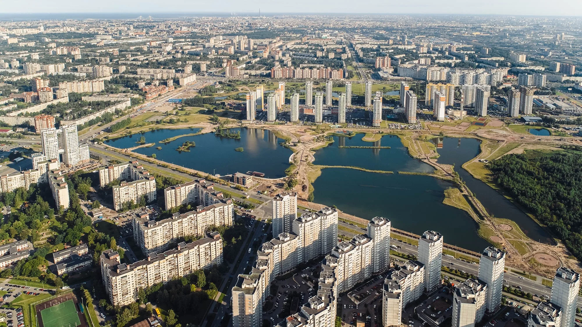 Купчино. Фото с сайта https://periskup.info/2021/06/17/lekcija-ob-arhitekture-kupchino-projdet-v-biblioteke-na-sofijskoj-ulice/. Взято с Яндекс.Картинки