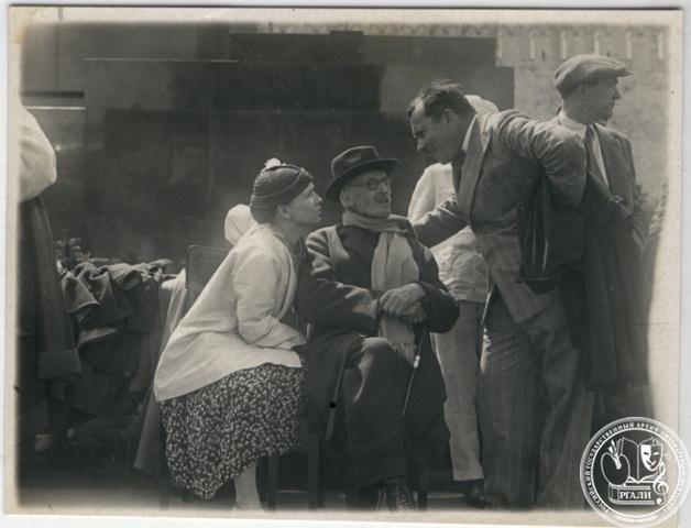 Фотография Р. Роллана с женой М.П. Роллан (Кудашевой) на Красной площади в Москве. Лето 1935 г. РГАЛИ. Ф. 3068. Оп. 2.