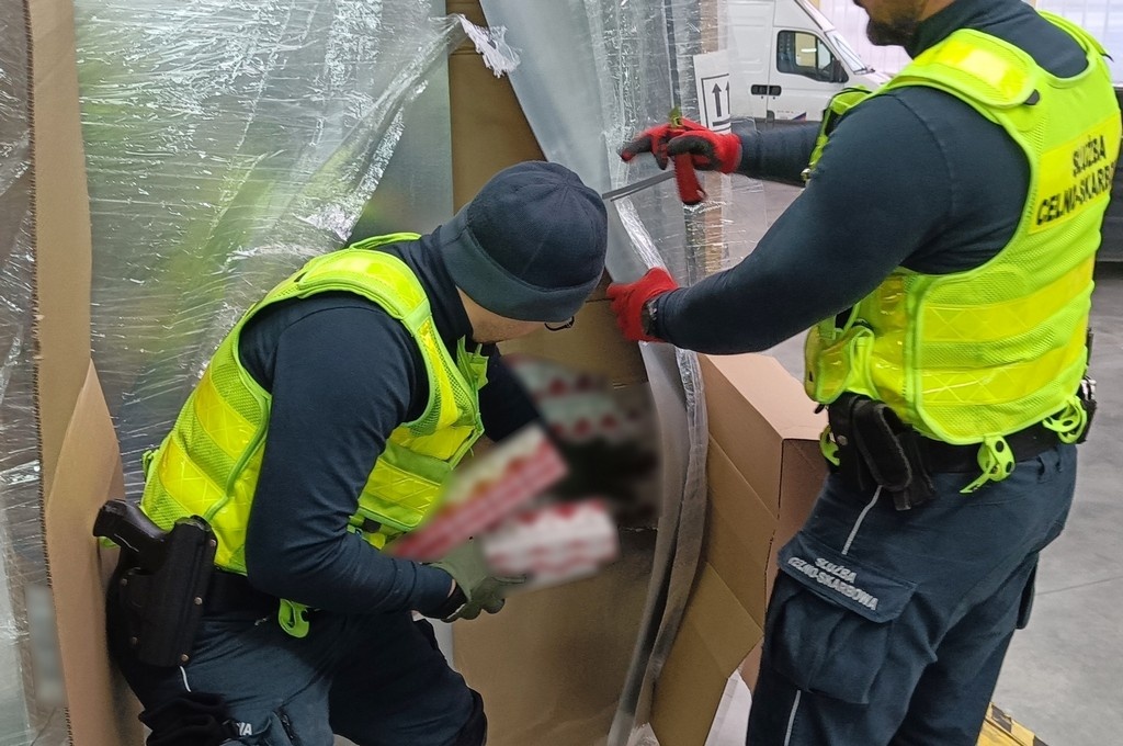    В фуре нашли сигареты Сергей Белевич