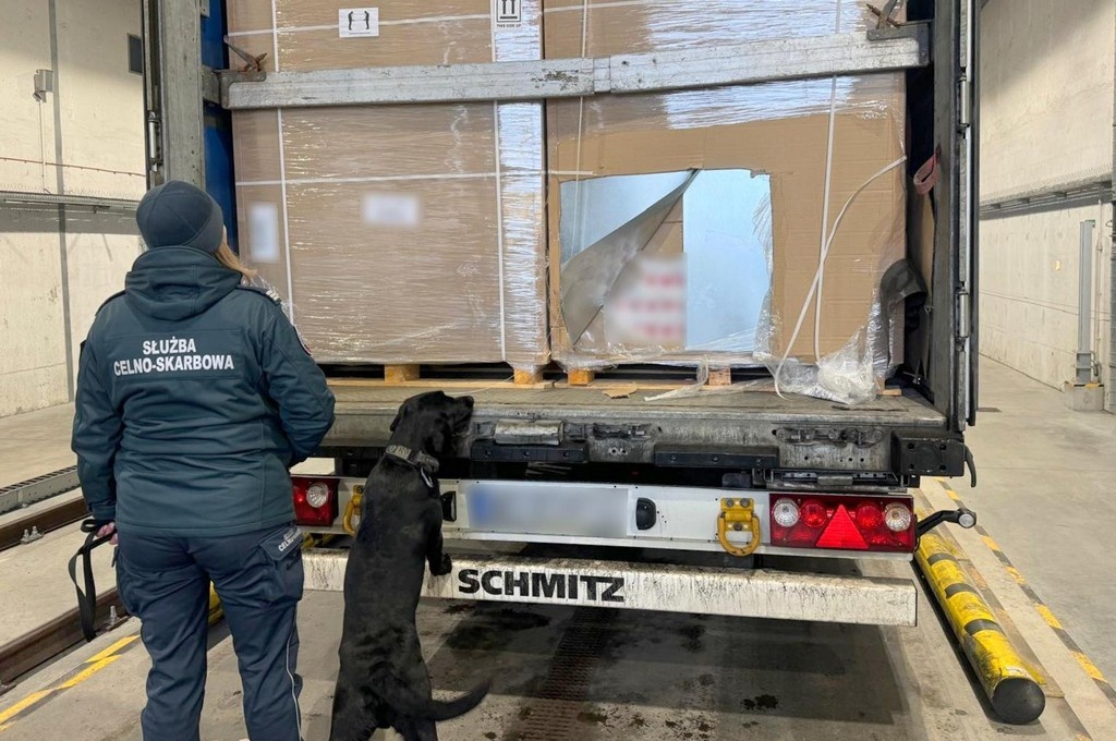 Фура с контрабандными сигаретами Сергей Белевич  📷
