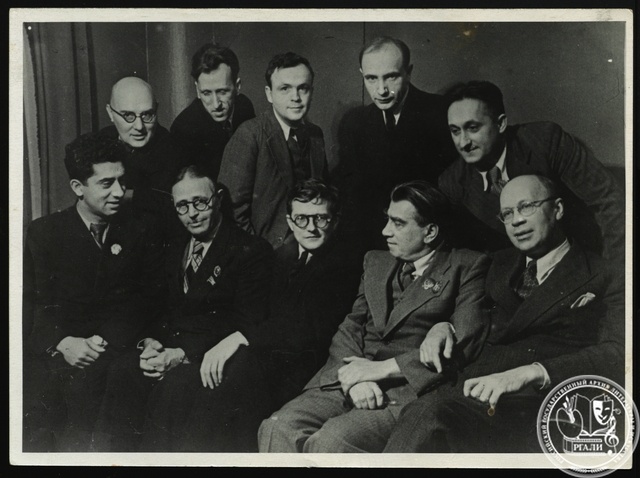 Фотография Д.Б. Кабалевского с композиторами (верхний ряд, слева направо) Ю.А. Шапориным, И.И. Дзержинским, М.В. Ковалем, В.И. Мурадели, (нижний ряд, слева направо) А.И. Хачатуряном, У.А. Гаджибековым, Д.Д. Шостаковичем, Р.М. Глиэром, С.С. Прокофьевым. 1946 г. РГАЛИ. Ф. 1929. Оп. 2.