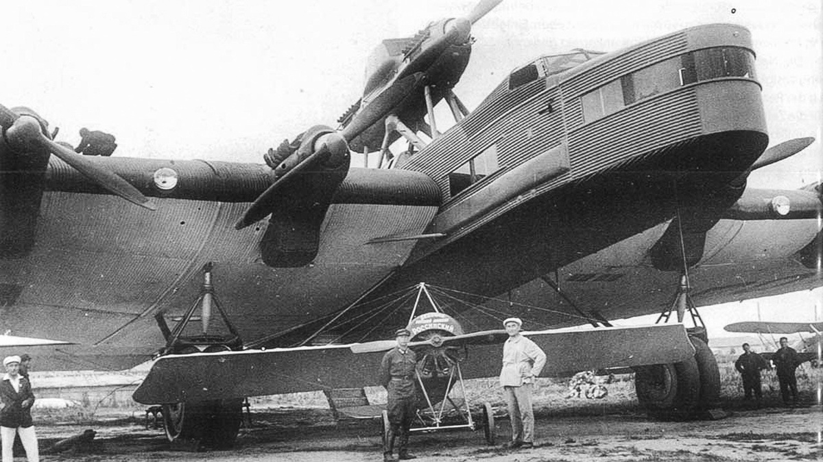 Самолет АНТ-20 «Максим Горький»