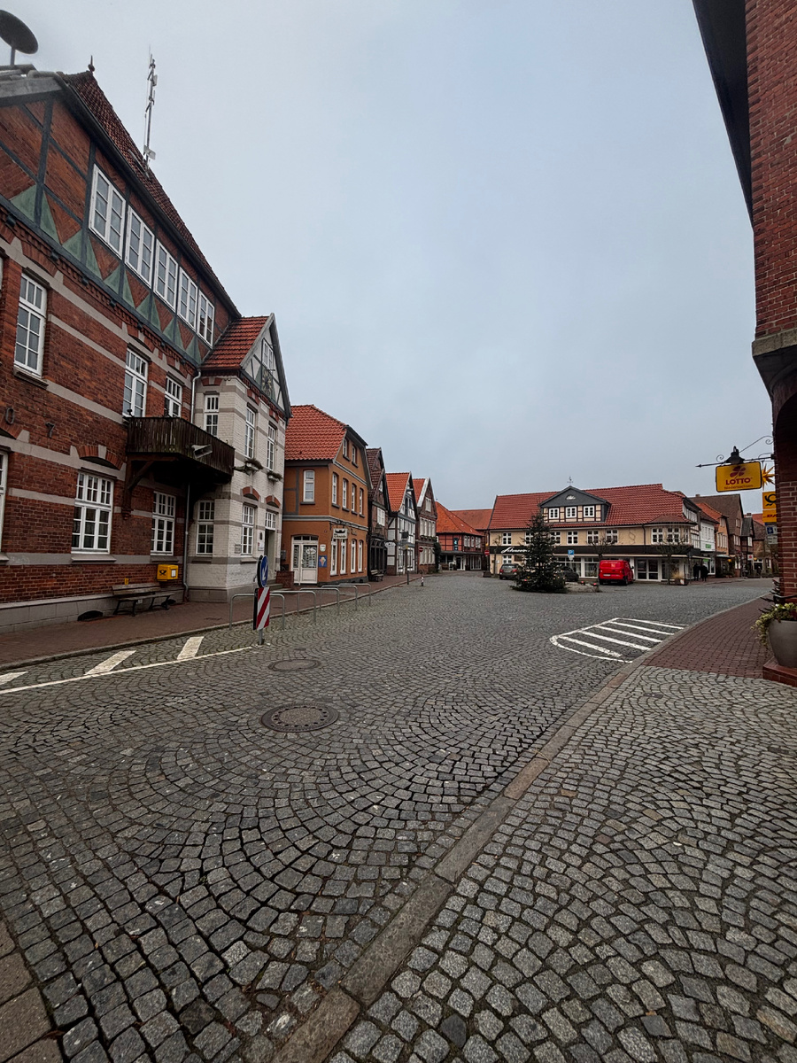 Главная площадь. И снова пустота…