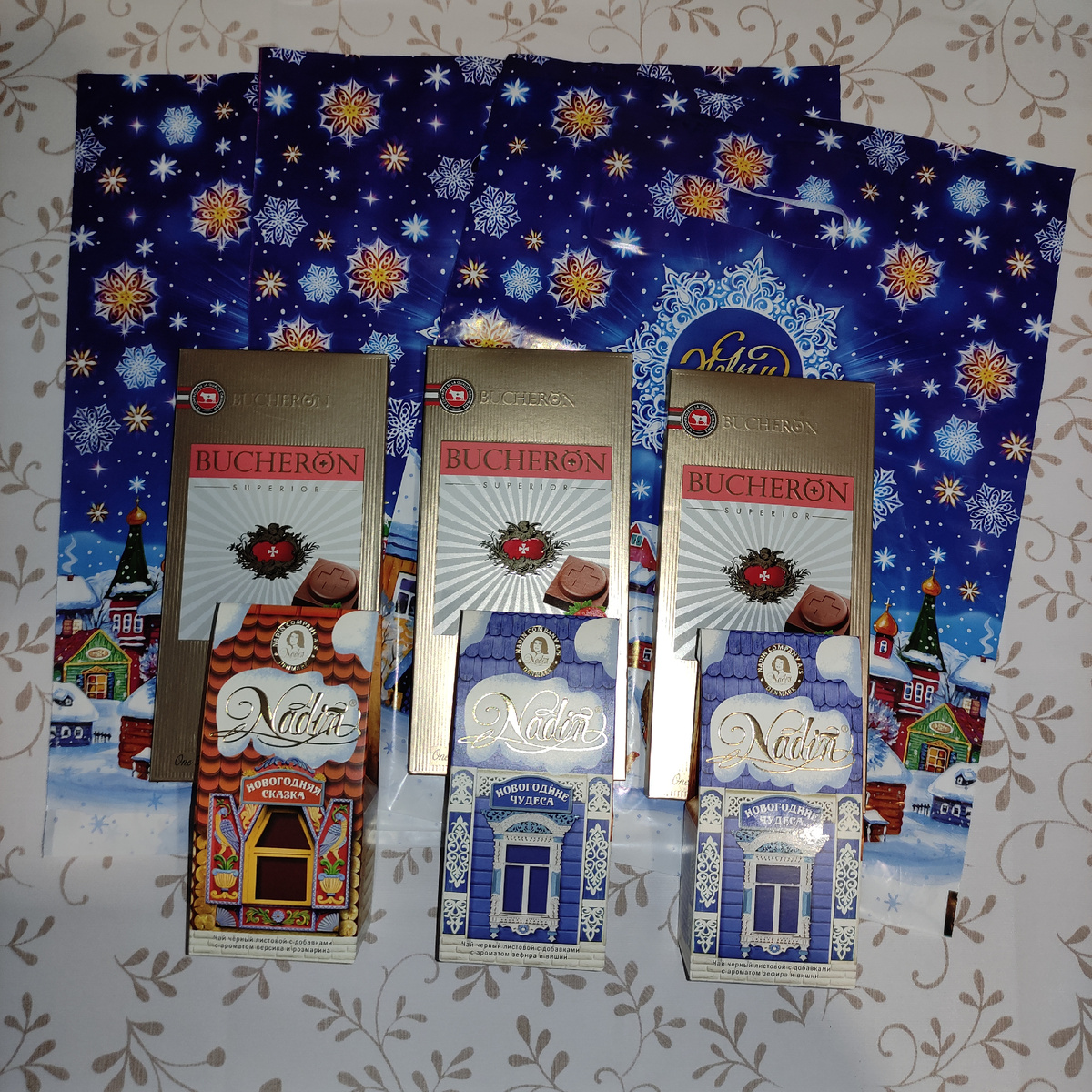 Шоколад покупала на Озон, а чай у нас в магазине недалеко от дома. Шоколад 166,5 рублей 100 гр. , чай 100 руб. 50 гр. 