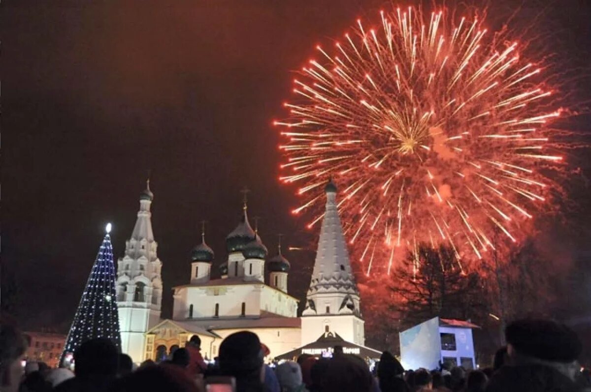    В Ярославской области не будет ограничений для массовых новогодних гуляний