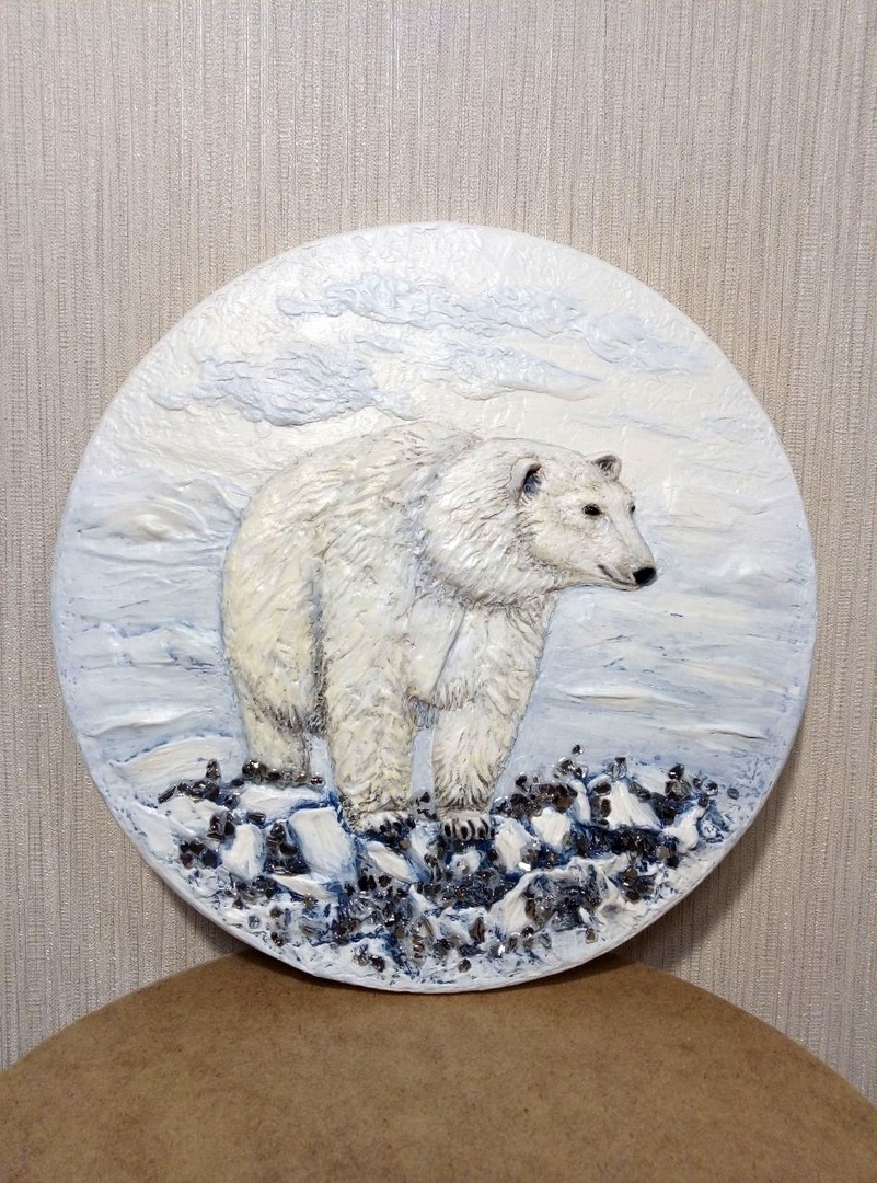 Новогодний гипсовый барельеф Мишка на севере