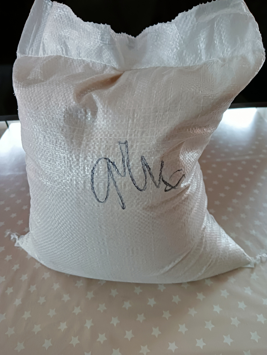 Вот в таких 10 кг мешках приобретаю крупу