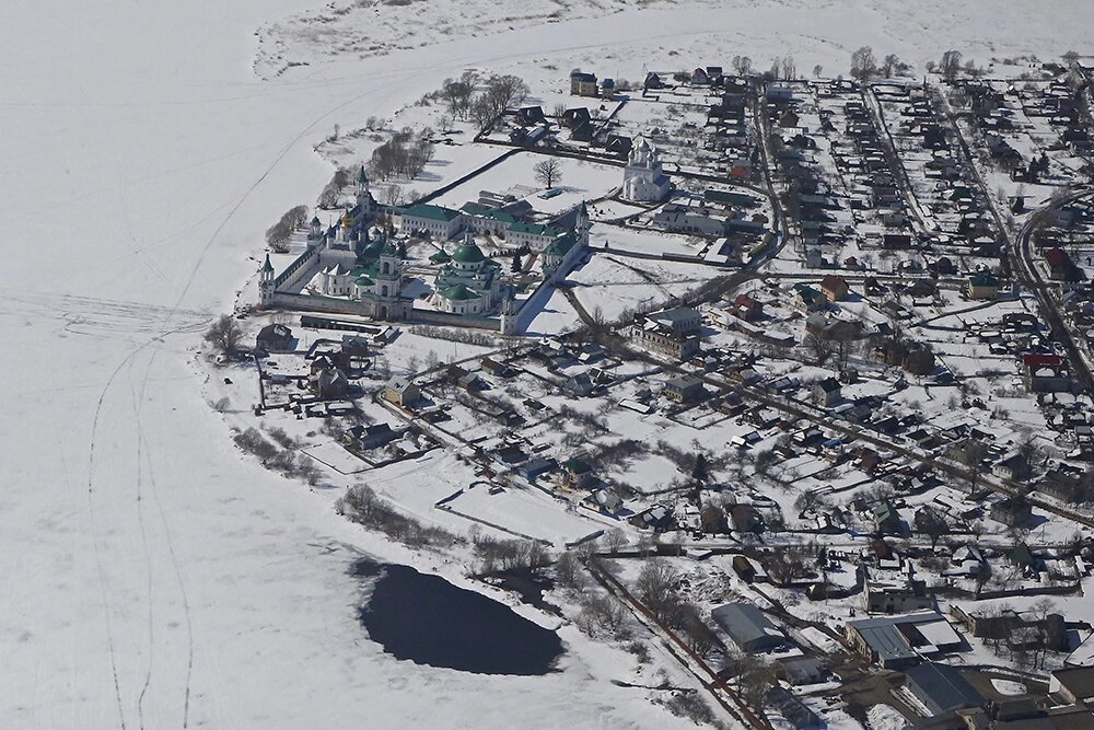    Ростов Великий и Ростовский Кремль на берегу озера Неро. Фото:  РИА Новости/ Олег Смыслов