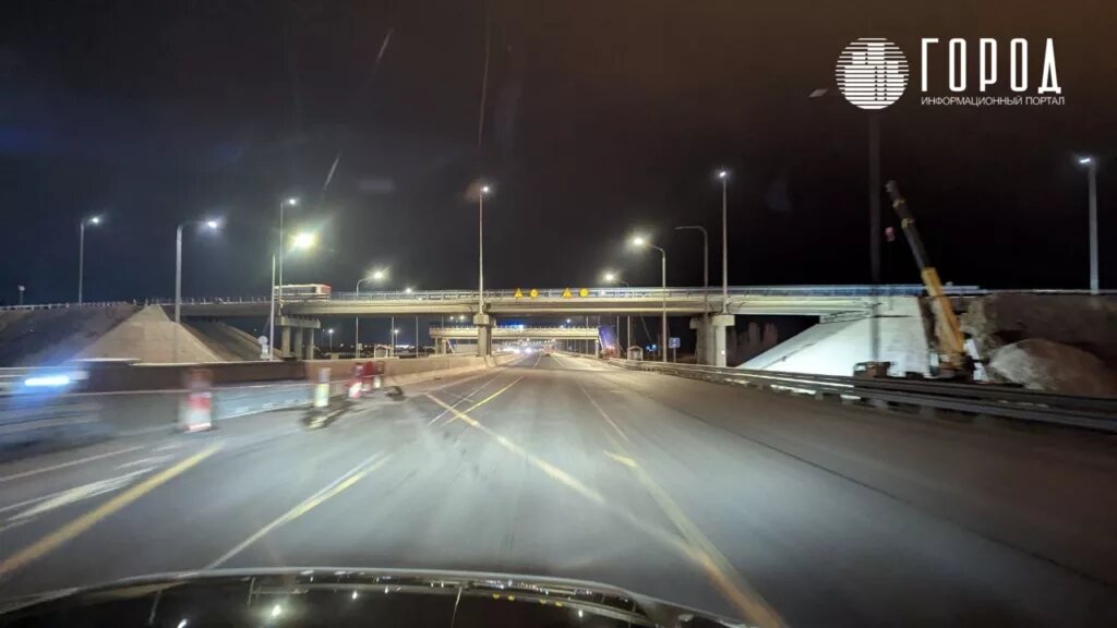 Три полосы в одну сторону на выезде из Краснодара.