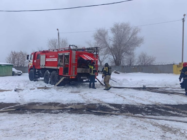    В Оренбурге загорелось здание фондов Музея истории города Оренбуржье