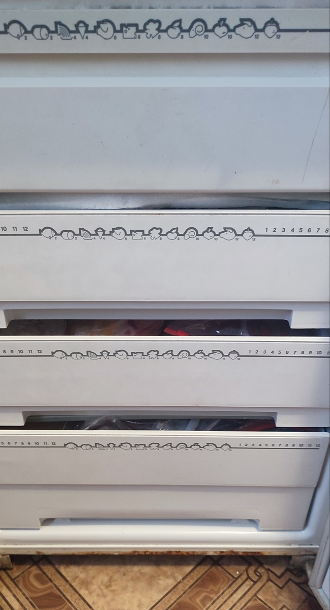 Морозильная камера "Бирюса" на четыре отделения. 