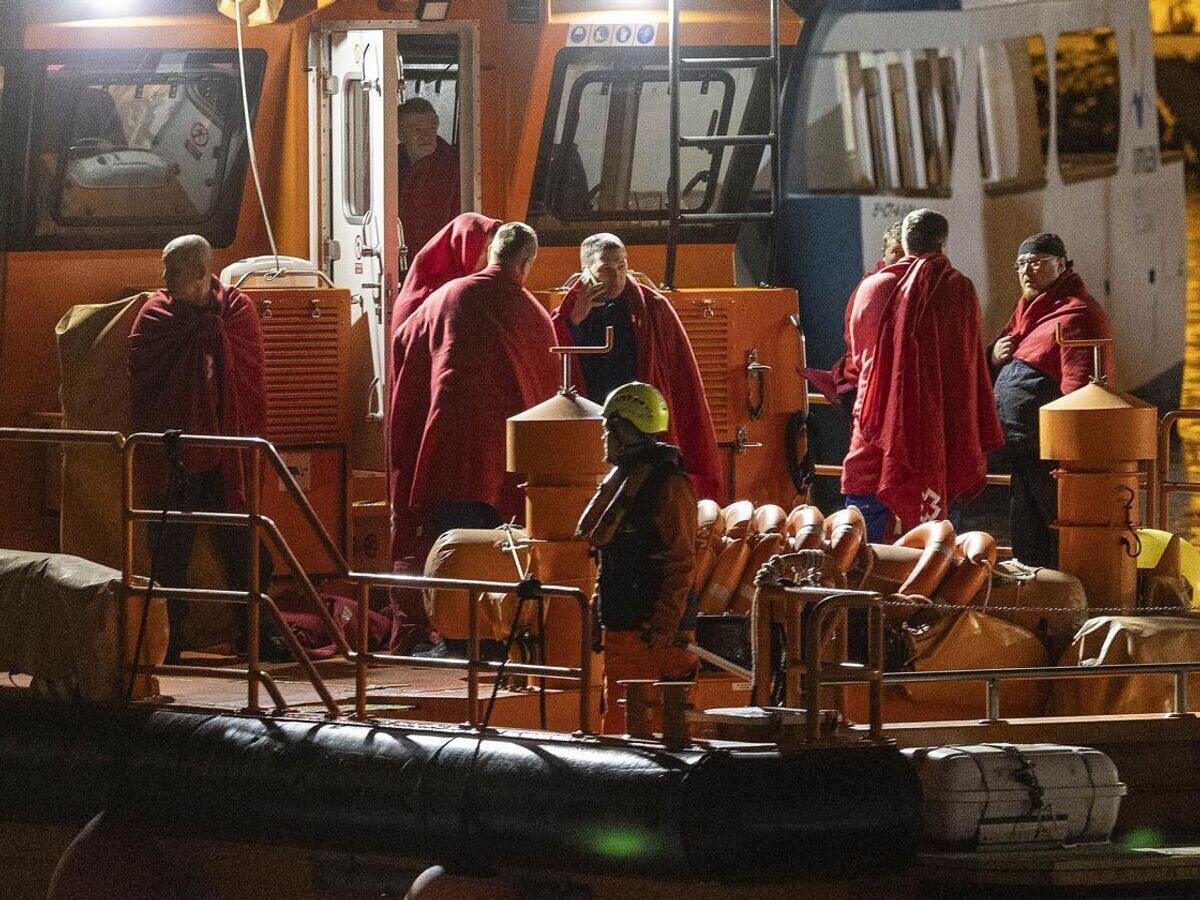    Члены экипажа судна Ursa Major в Картахене, Испания© Фото : J.M. Rodríguez / AGM