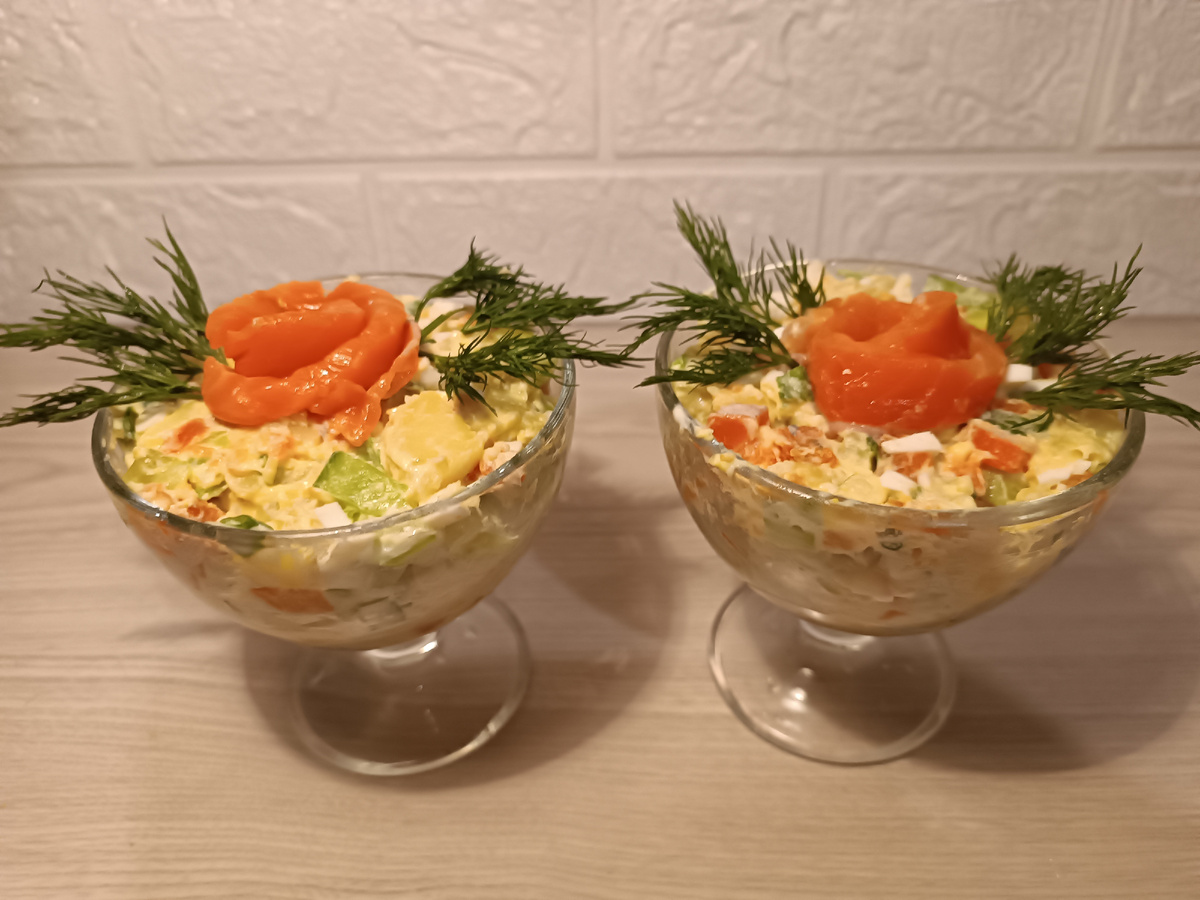 салат "Министерский" с красной рыбой