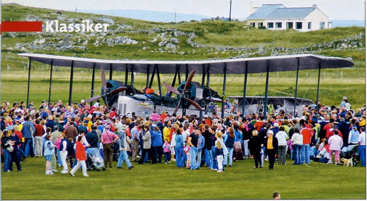 после посадки в Клифдене на поле для гольфа ликующая толпа штурмовала Vickers Vimy, двух пилотов встретили пивом и бурными приветствиями