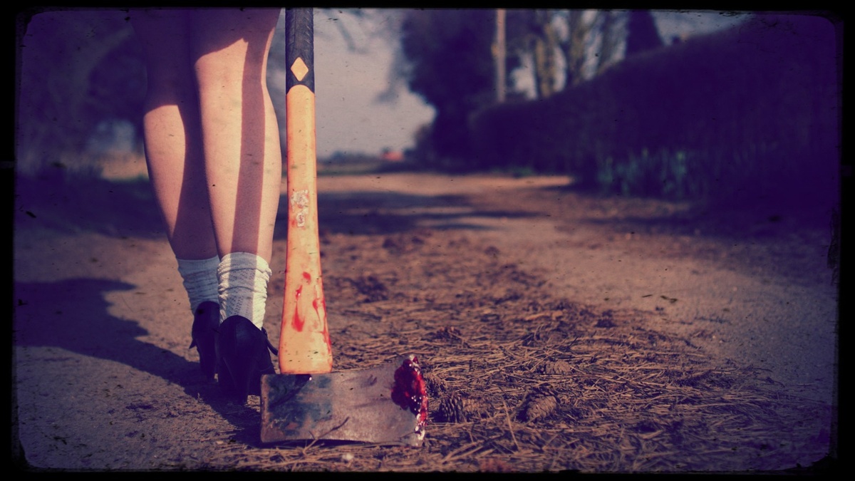 Коня на скаку остановит, топор в руки возьмёт...