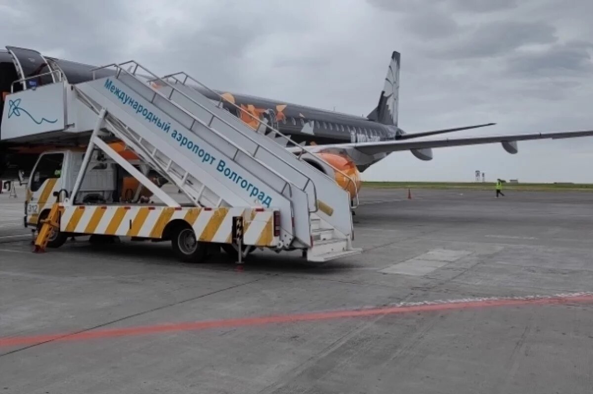    AZAL останавливает полеты в Волгоград после падения самолета в Казахстане