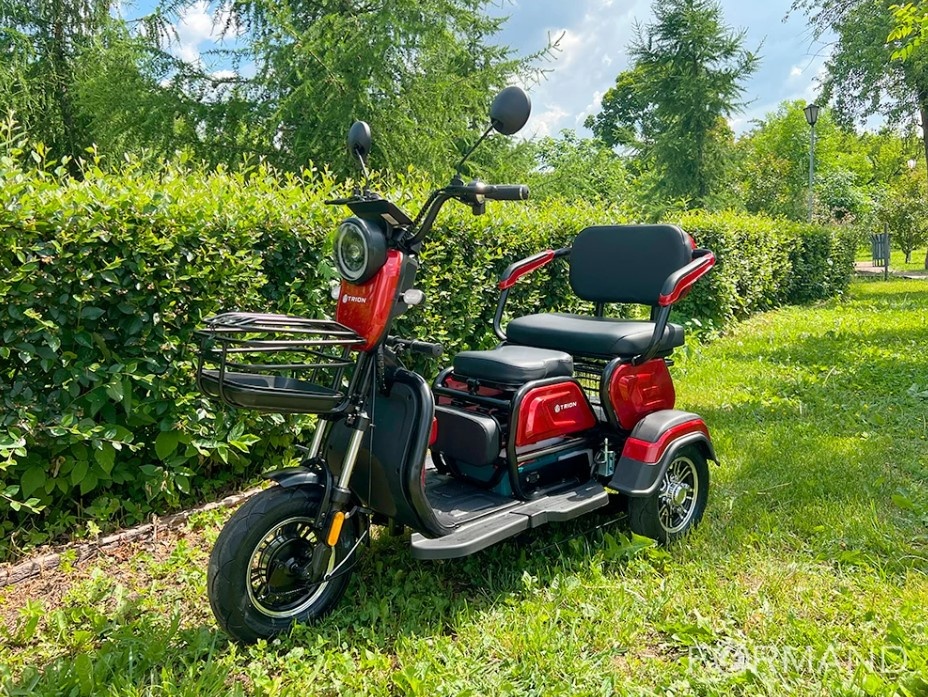 Выбор электротрицикла – не простая задача.  Учитывайте такие параметры, как максимальная скорость, дальность хода на одном заряде, мощность двигателя и грузоподъемность.