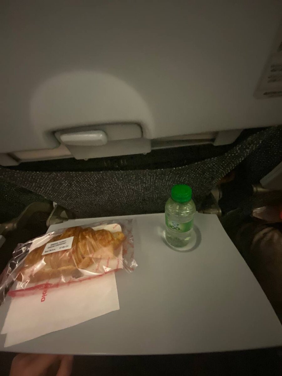 1. Круассан с индейкой и сыром; 2. Манная крупа с овощами и карри