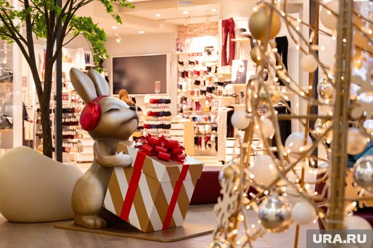 Торговые центры изменят график работы
Фото: Руслан Яроцкий © URA.RU