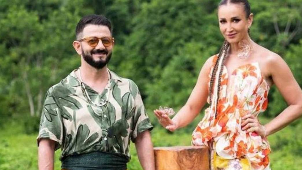 Ольга Бузова и Михаил Галустян. Кадр из шоу "Звезды в джунглях"/ ТНТ