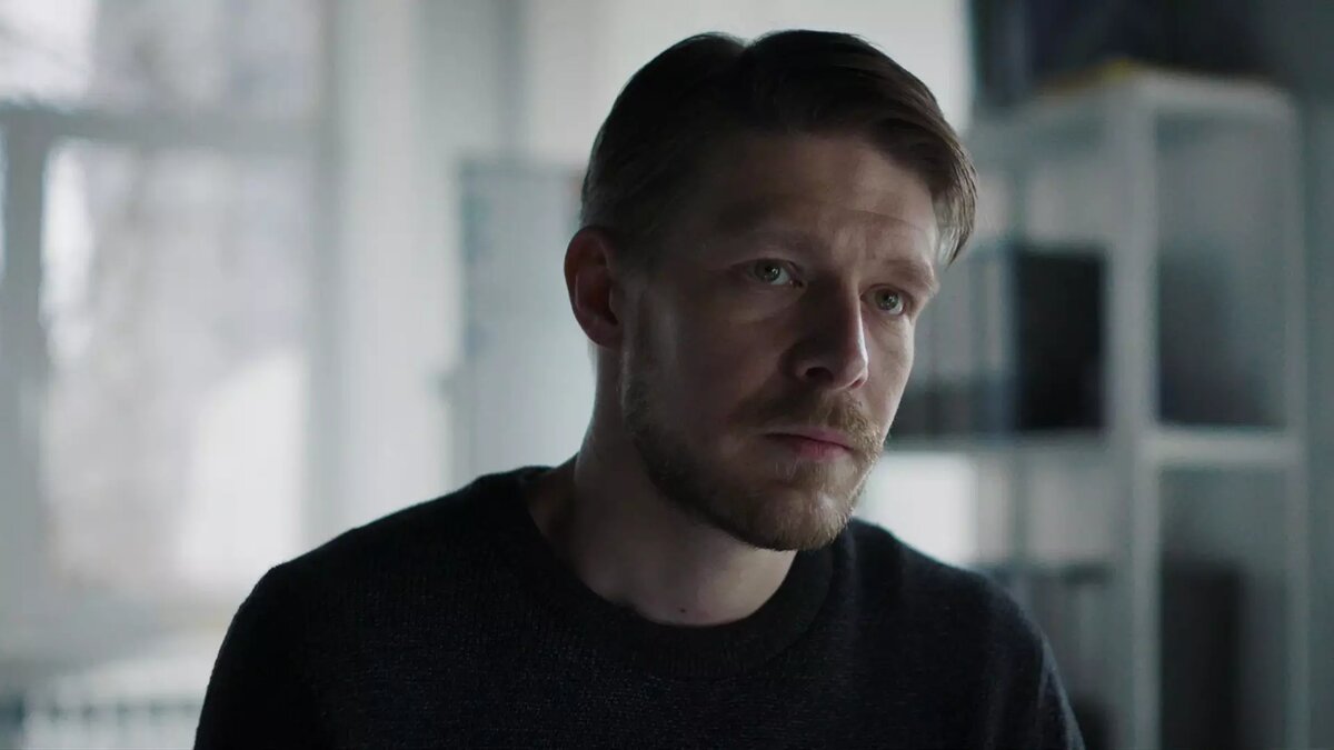  Автор: Режиссер: Петр Тодоровский Источник: Кадр из фильма «Здоровый человек» (18+)