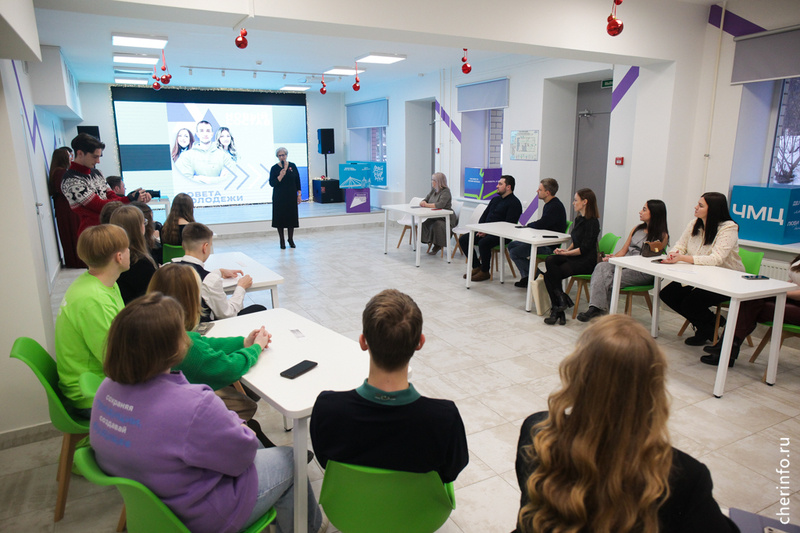    Это школьники, студенты, работающая молодежь от 14 до 35 лет. Сегодня в Молодежном центре на Трубицына, 1