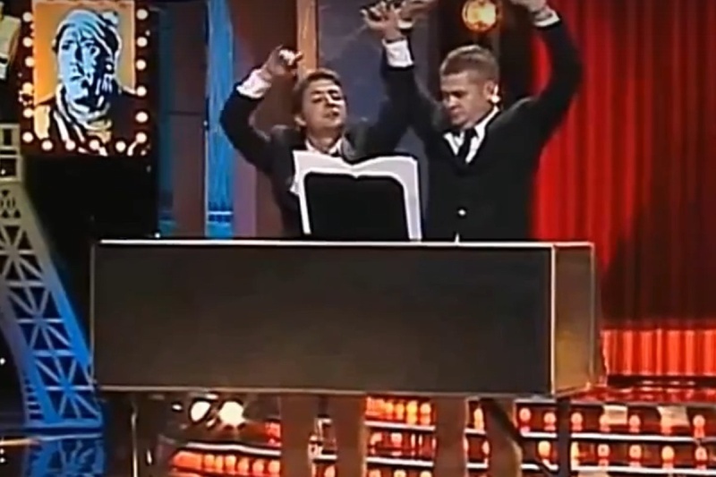    Троллинг Зеленского? Литва подарила Киеву фортепьяно