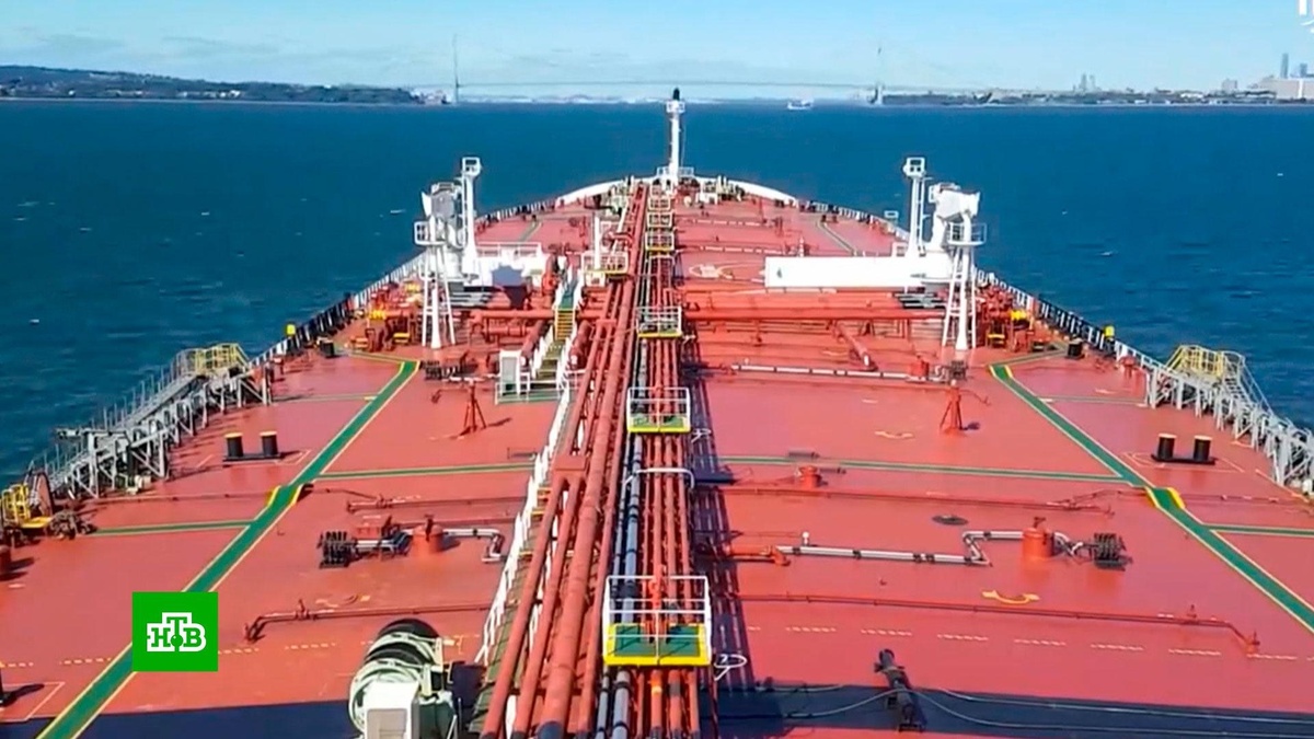    ЕС готовит санкции против российских танкеров после повреждения подводного кабеля